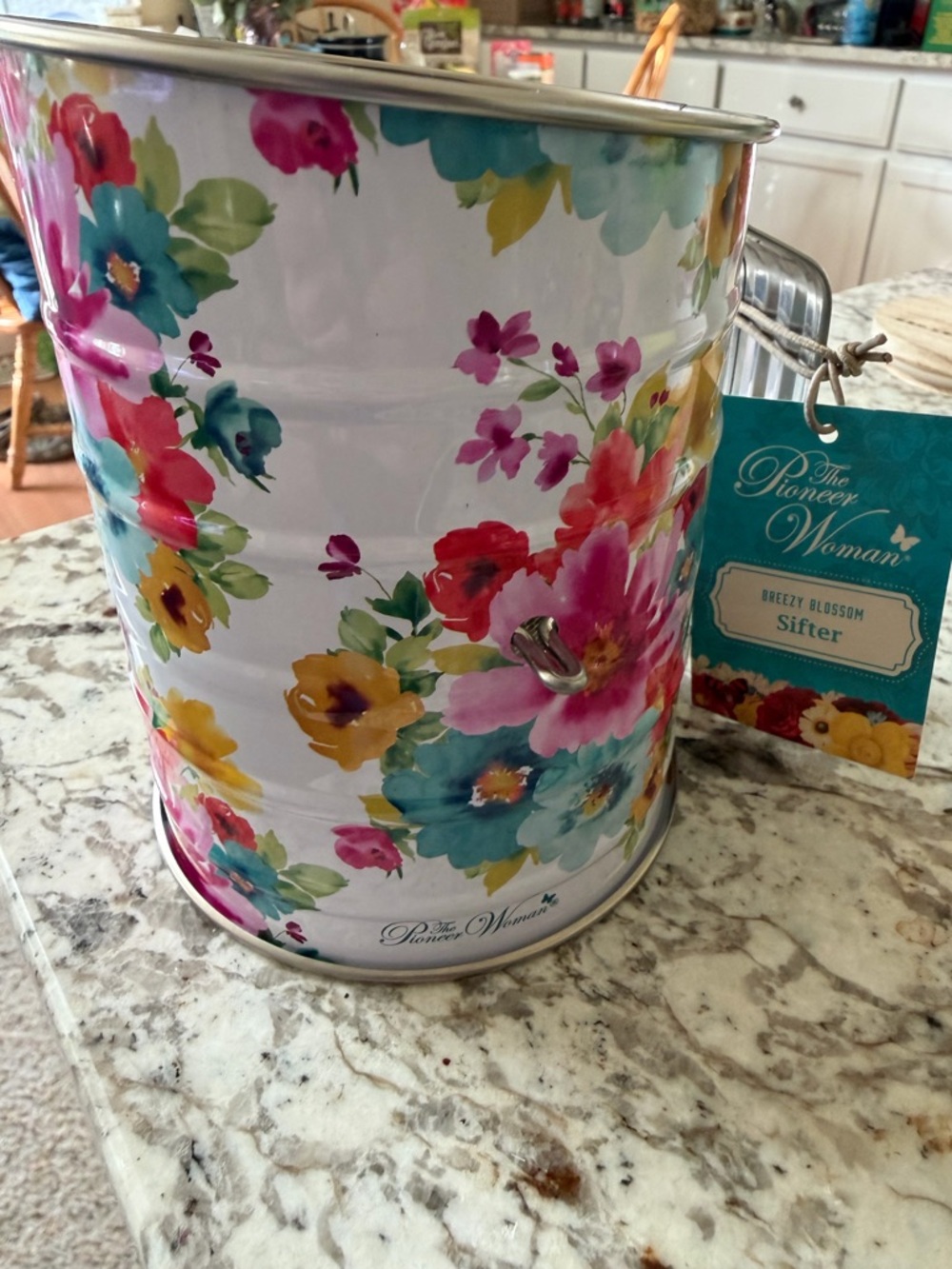 The Pioneer Woman Floral Metal Sifter in floral Breezy Blossom